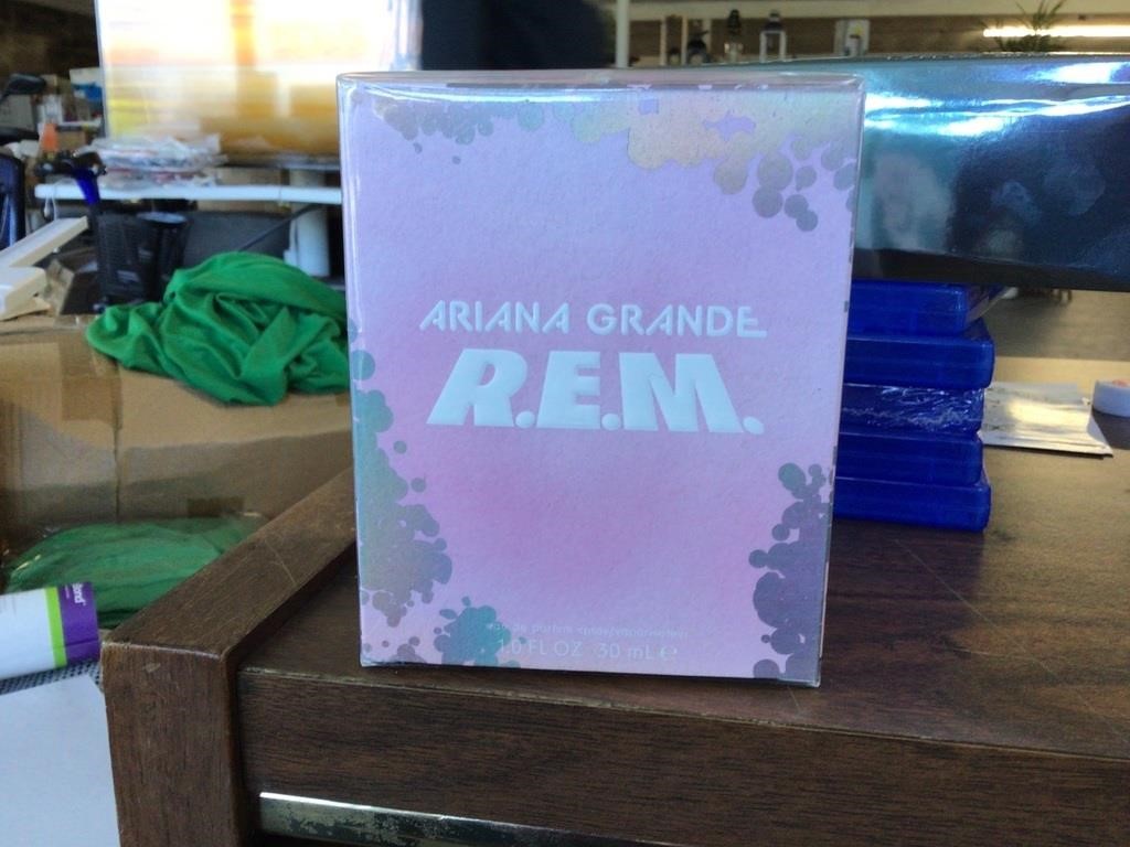 Ariana Grande R E M
